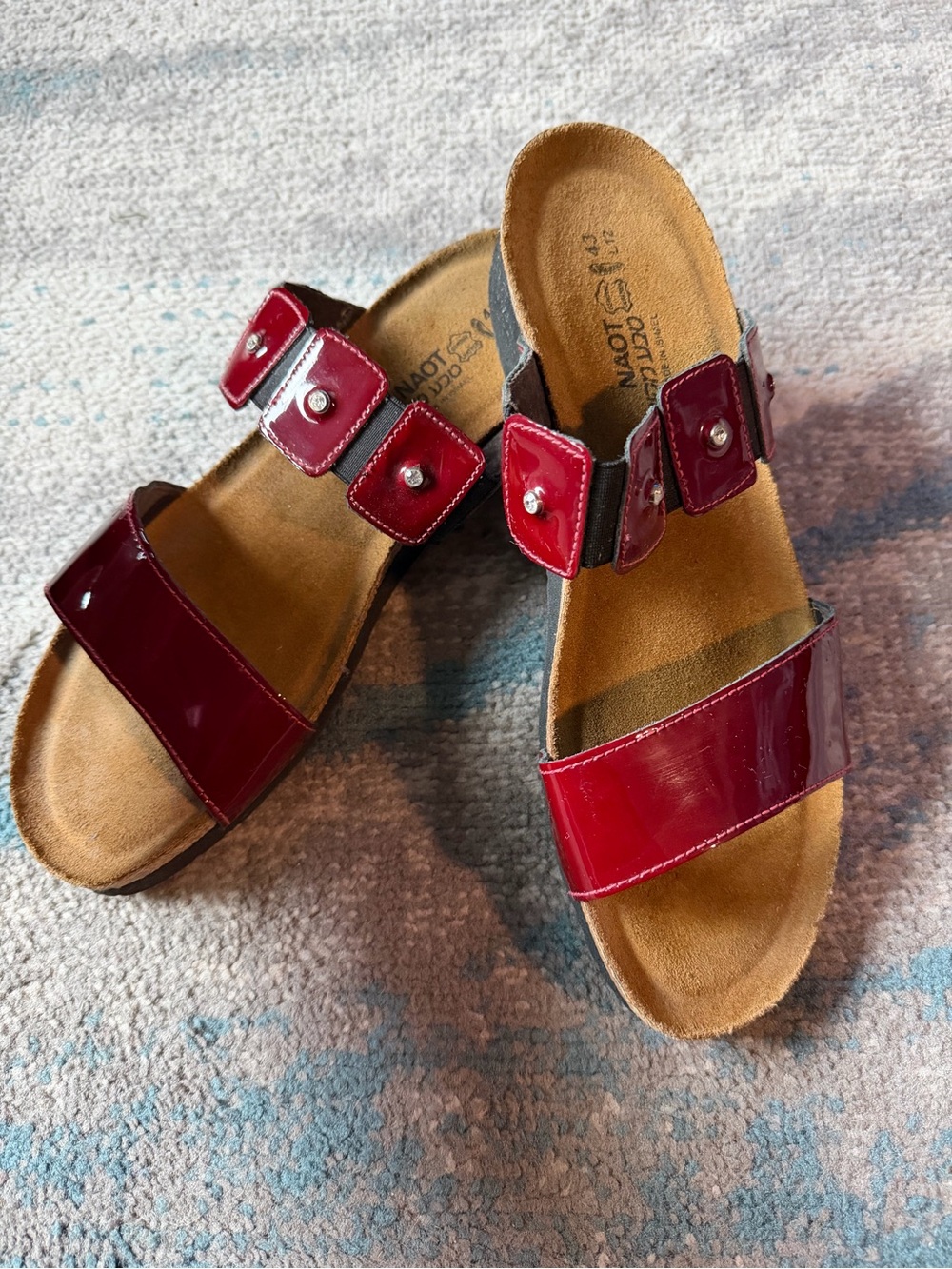 Naot Burgundy Size 12 Patent Leather Slide Sandals